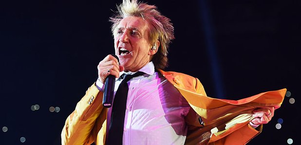 Rod stewart performing 2015
